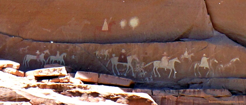 Navajo-Pictograph-at-Standing-Cow-Ruin